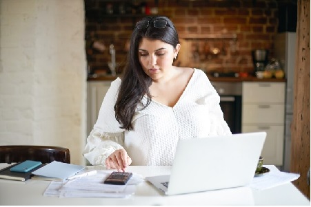 hot women credit score check